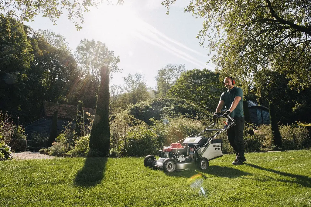 HRH 536 HX Mower 3.webp