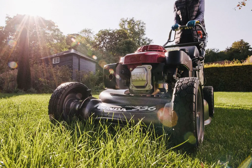 HRH 536 HX Mower 7.webp