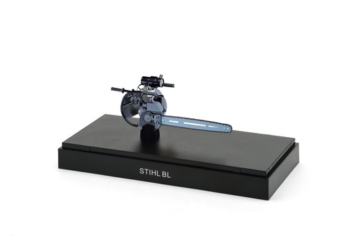 [0464 035 0210] Schaalmodel historische kettingzaag, type BL